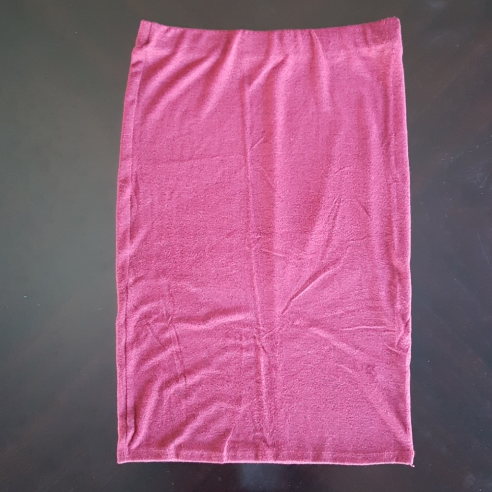 Super soft, stretchy pull-on pencil skirt